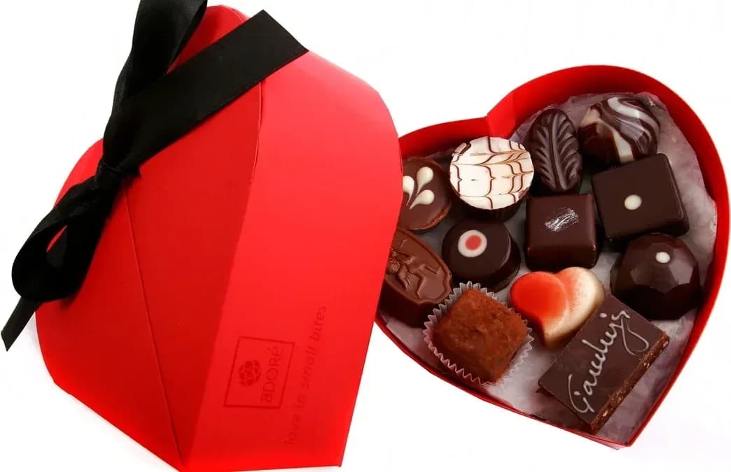 Adore heart box 15